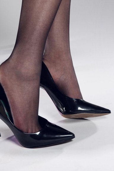 【开元棋牌APP】商场使出浑身解数集体博弈圣诞节